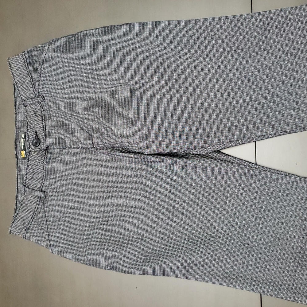 Lee Straight Leg Relaxed Fit Pants Size 4 Petite